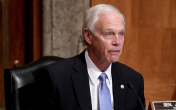 Senator Explains Spat in Fraud Hearing