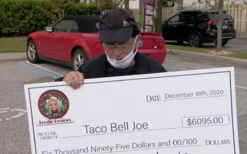 A 70-Year-Old Employee Known As ‘Taco Bell Joe’ Received a $6,000 Tip From His Community