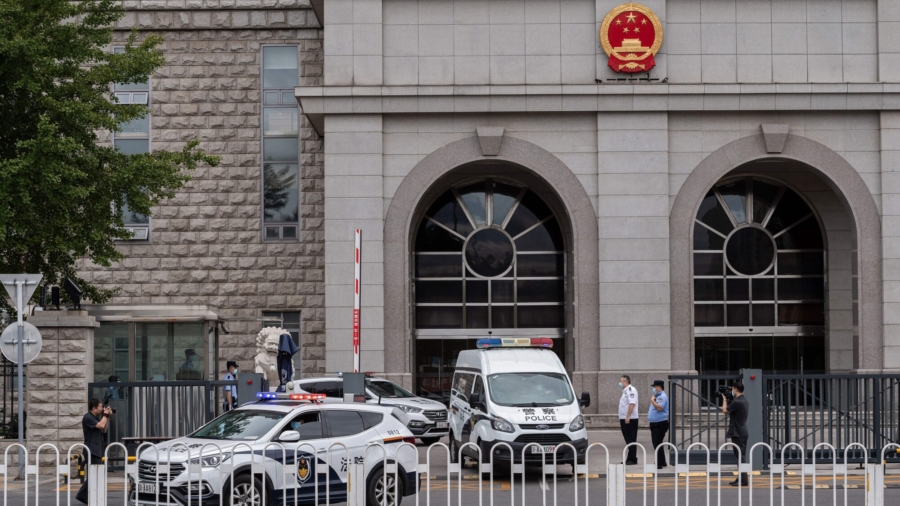 China Detains Bloomberg Staff Member