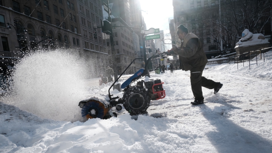 New York City Cleans Up After Storm, Dining Goes On