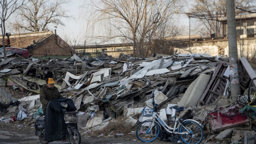 Beijing Demolishes Elderly Peoples' Homes by Force