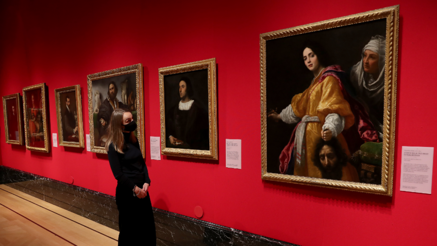 Art Exhibition Begins at Buckingham Palace