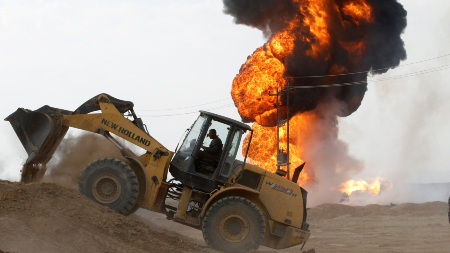 Two Small Iraqi Oil Wells Set Ablaze in ‘Terrorist Attack,’ Ministry Says