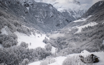 Avalanche Kills Skier in Switzerland, Snow Pummels Austria