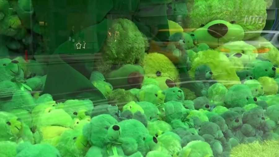 NYC Store Windows Dressed for the Holidays