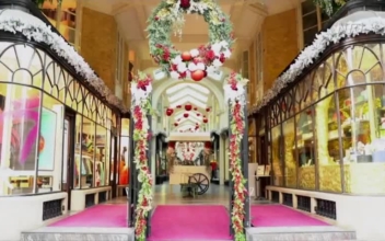 Oldest British Mall Offers Online Luxury