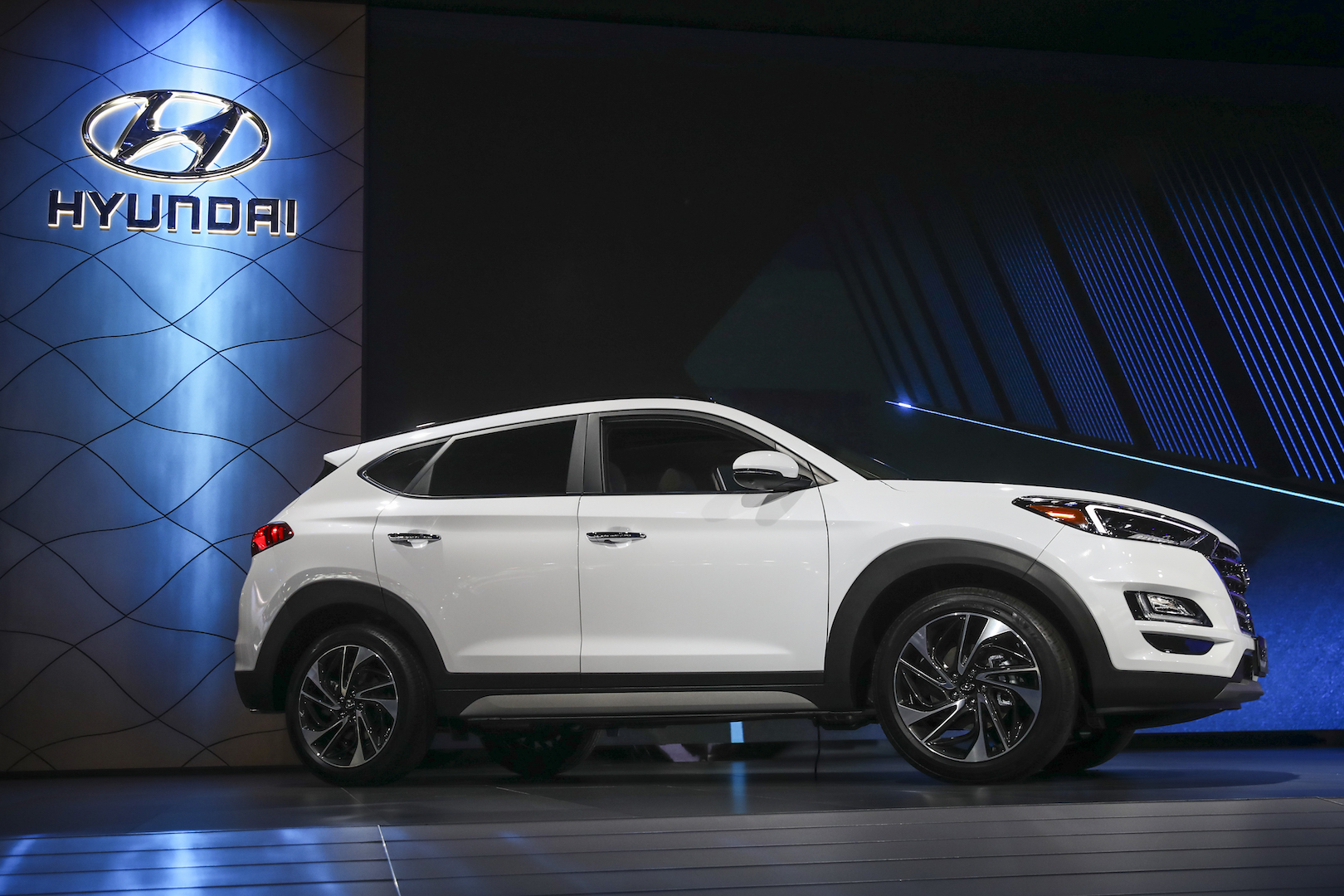 Hyundai Recalls 471,000 More SUVs, Tells Owners to Park Outside | NTD