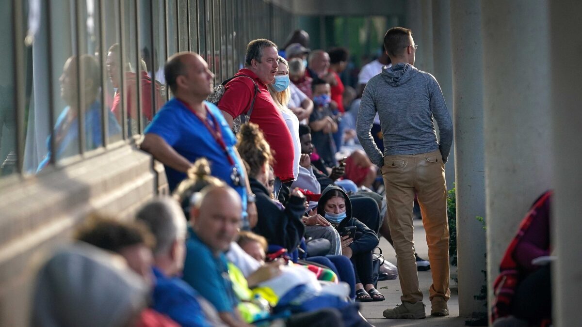 People line up outside Kentucky Career Center prior to its opening to find assistance with their unemployment claims in Frankfort, Ky., on June 18, 2020. (Bryan Woolston/Reuters)