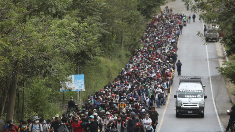 Guatemala Tries to Block US-Bound Caravan