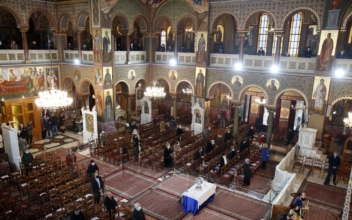 Greek Churches Open on Epiphany Feast Despite Tight Lockdown