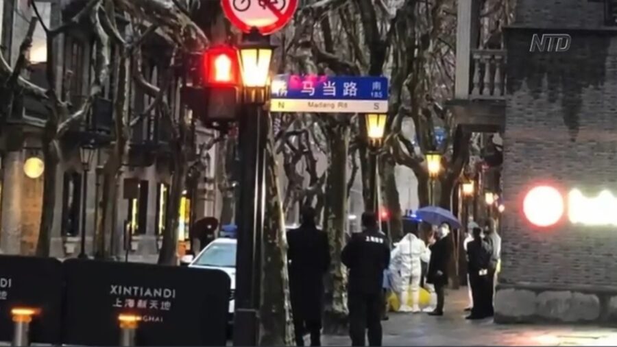 More People Collapse in Shanghai Subway