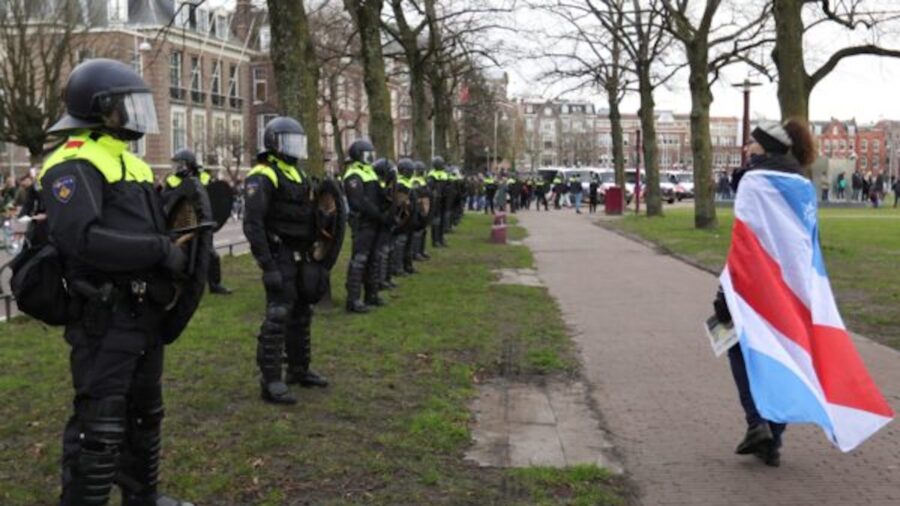 Dutch Police Detain 240 Nationwide as Anti-Lockdown Protests Turn Violent