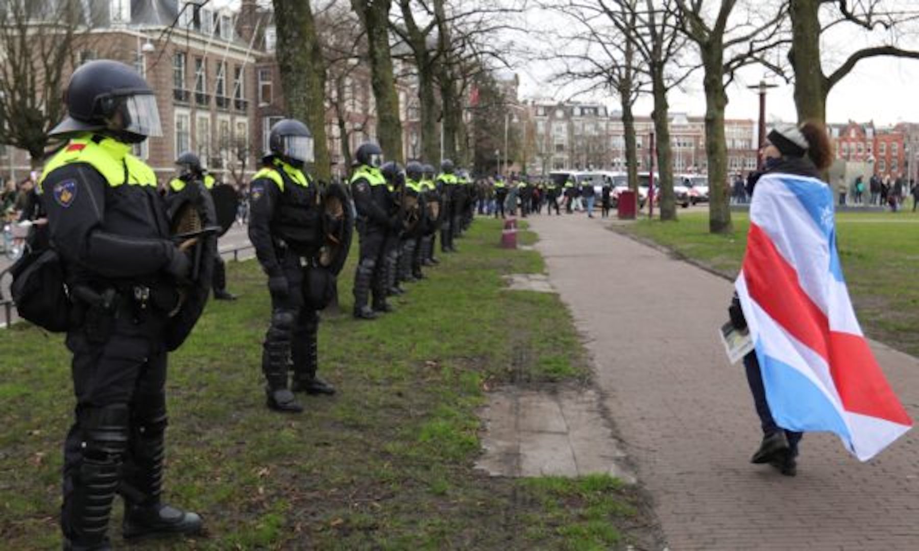 Гражданская полиция. Протесты в Амстердаме. Беспорядки в Нидерландах.