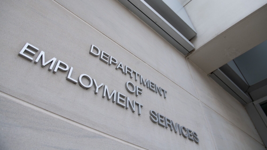 US Unemployment Claims Slip to Still-High 787,000
