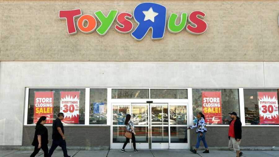 Toys R Us Retrenches Again, Shutters Its Last 2 US Stores