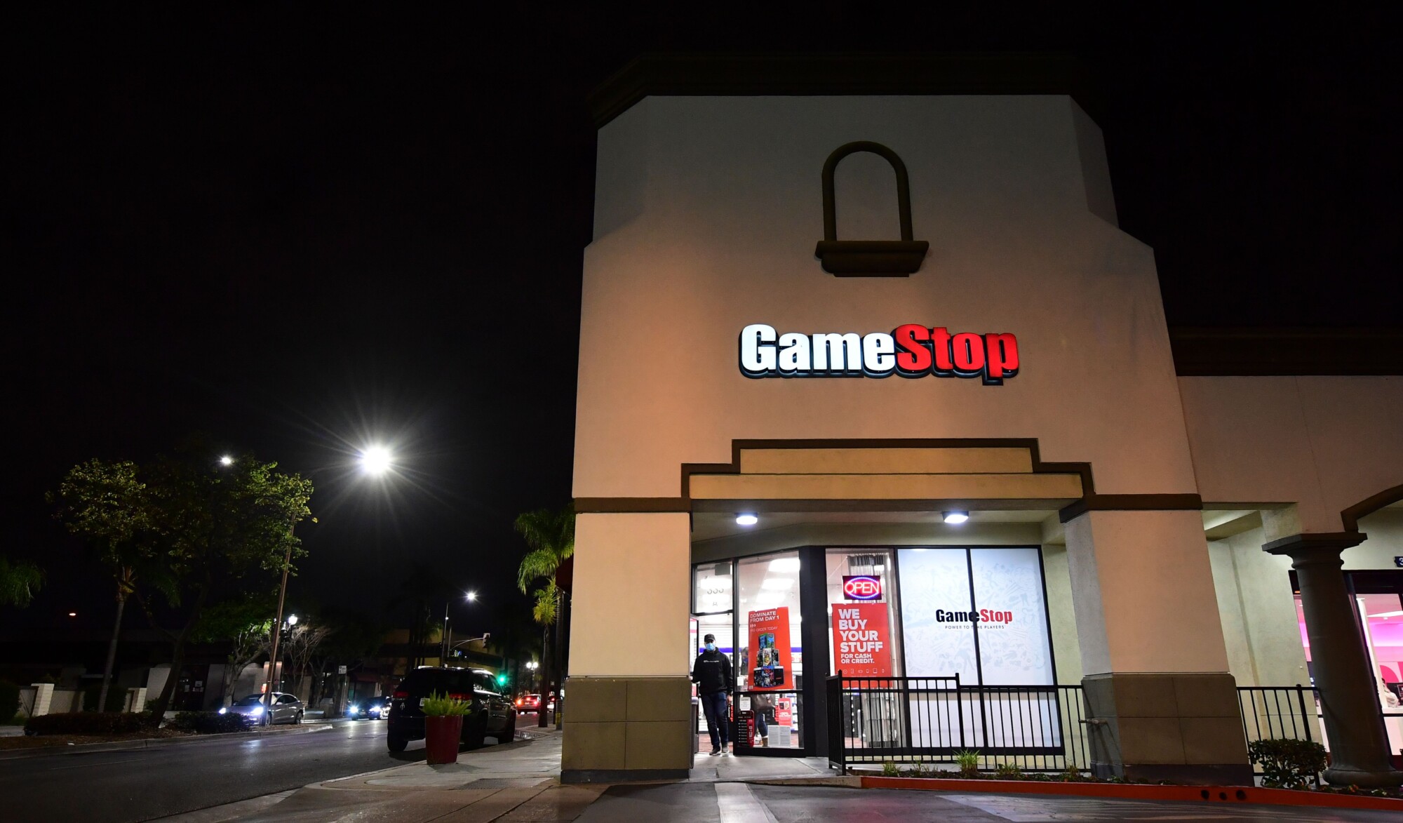 What’s Happening With the Gamestop Shares—Interview With Charles Mizrahi