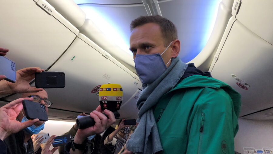 Russian Police Detain Kremlin Critic Alexei Navalny on Arrival in Moscow