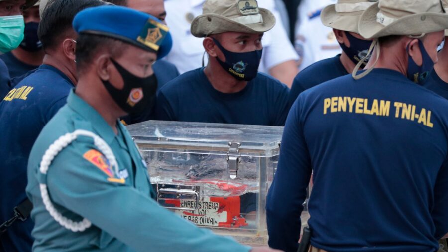 Divers Recover ‘Black Box’ From Crashed Indonesia Plane