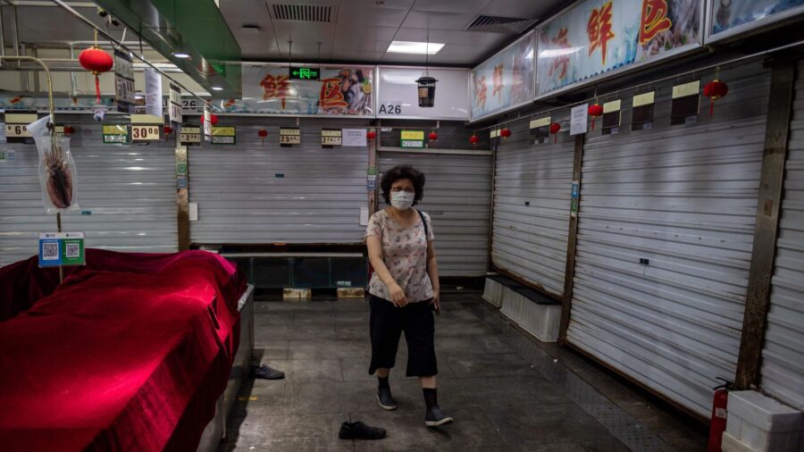 Chinese Locals Demand Food Amid Lockdown