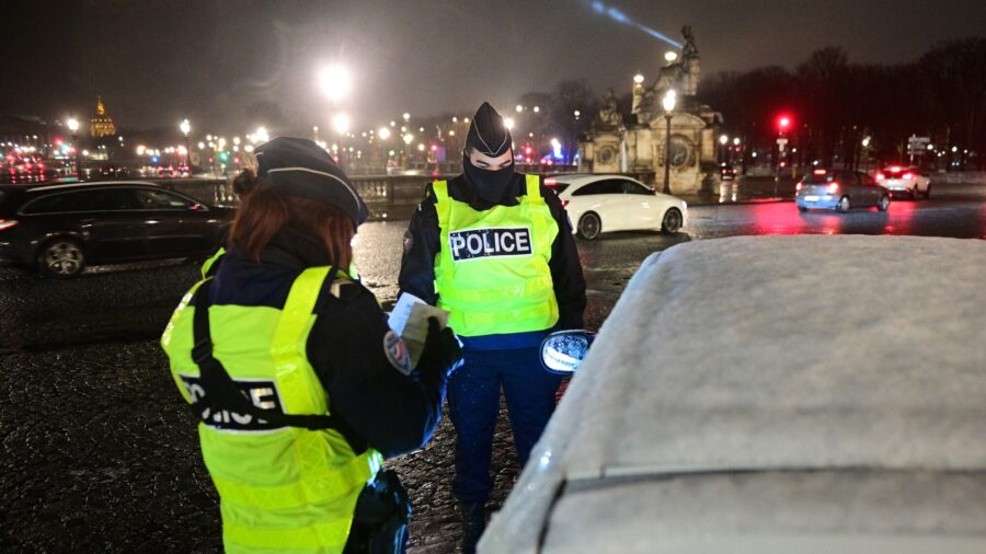 France Starts 6 p.m. Curfew to Slow Coronavirus
