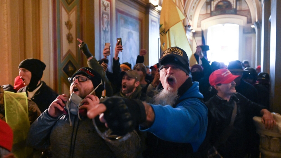 Facts Matter (Jan. 7): US Capitol Breached; Clash with Police; Videos Are Censored