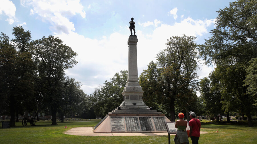Chicago Reviews 41 'Problematic' Monuments