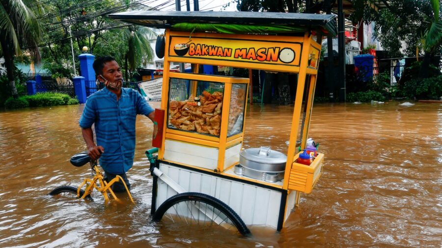 Indonesian Capital Slammed by Monsoon Floods, More Than 1,000 Forced To Evacuate