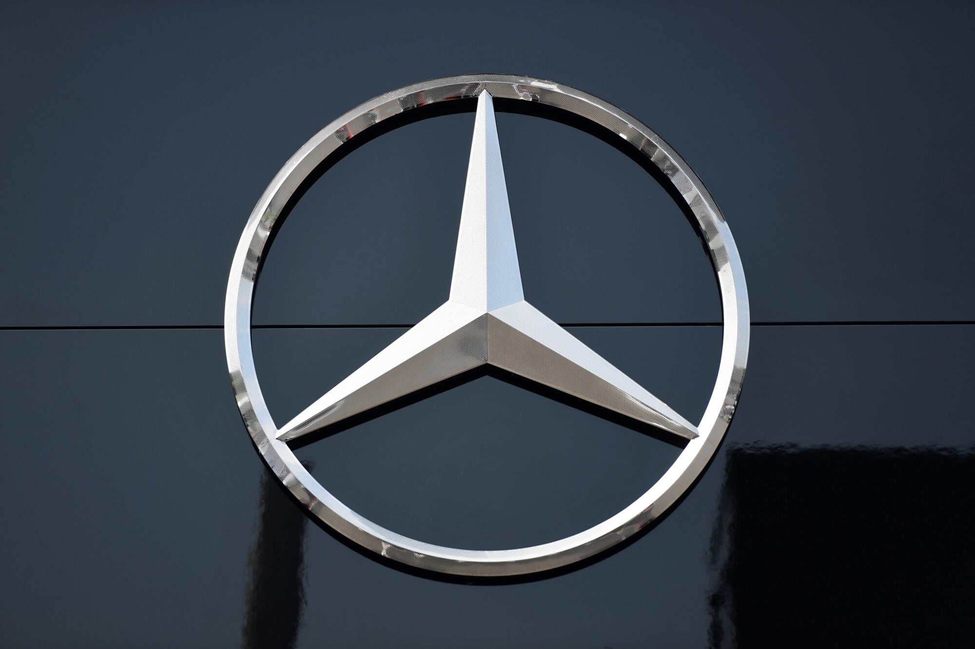Mercedes Recalls Vehicles for Emergency-Call Location Error