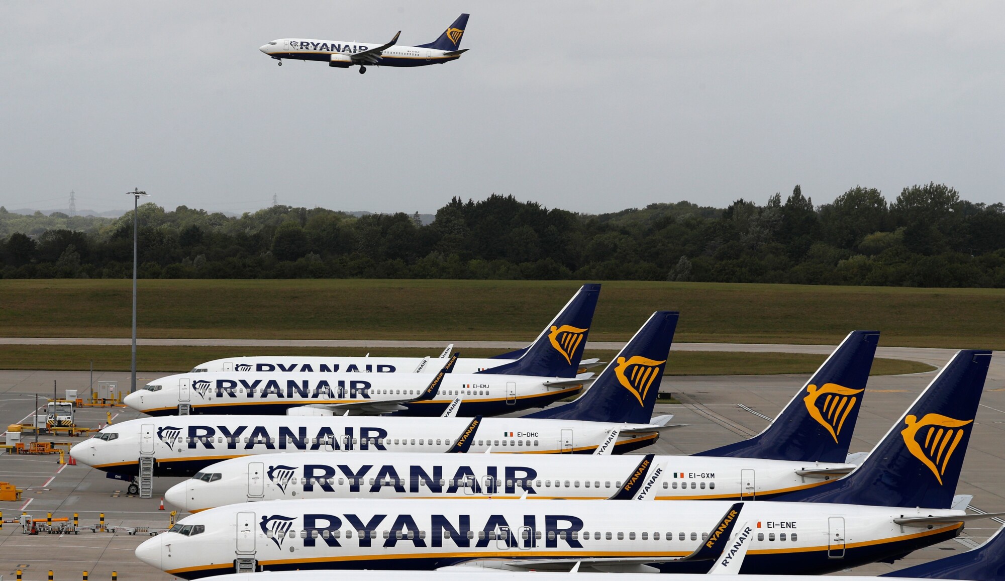 Ryanair Sees Record Loss, Eyes Strong Recovery