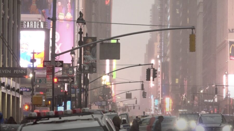 New Yorkers Preparing for Nor'easter