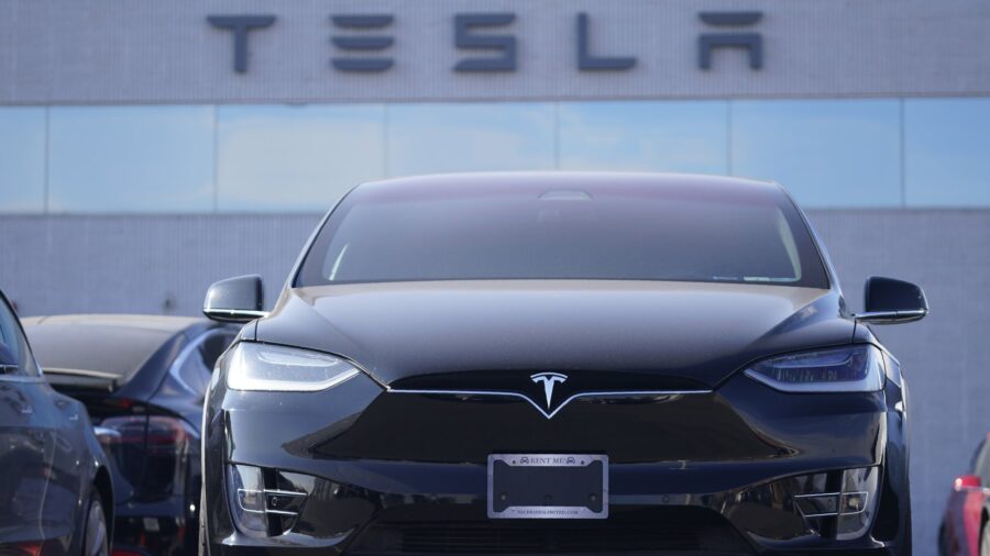Tesla to Recall 135,000 US Vehicles Under Pressure From Auto Safety Regulators