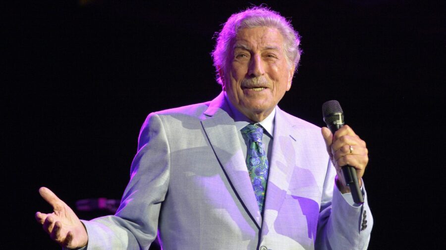 Singer Tony Bennett Battles Alzheimer's