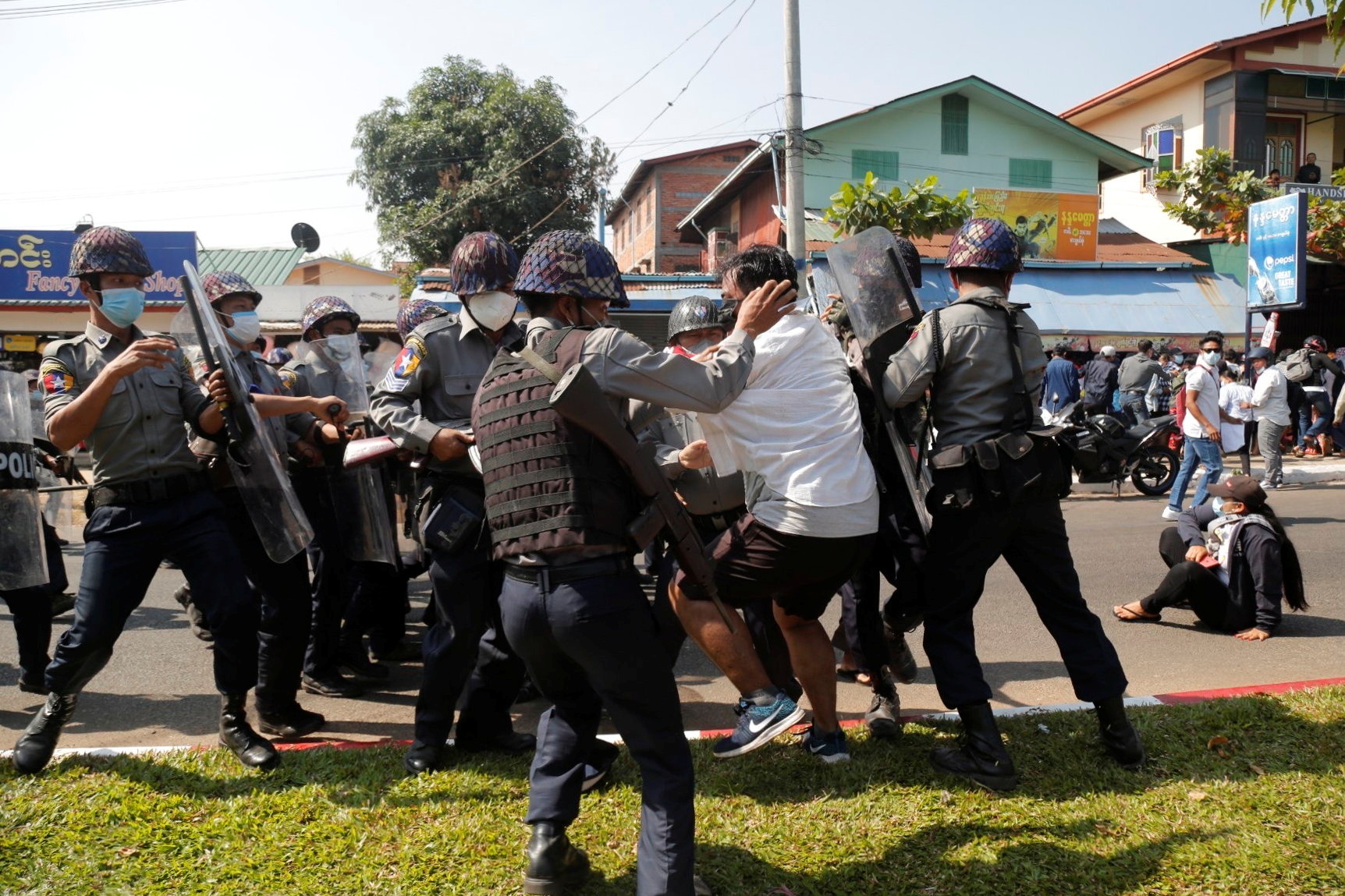 Burma Police Fire Rubber Bullets, Wounding Three, as Hundreds of Thousands Protest