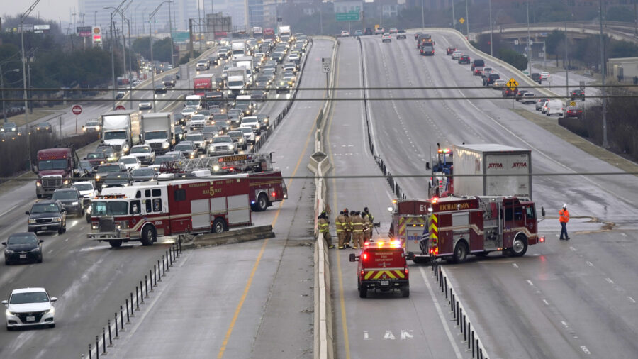 5 Killed in Massive Crash on Icy Texas Interstate