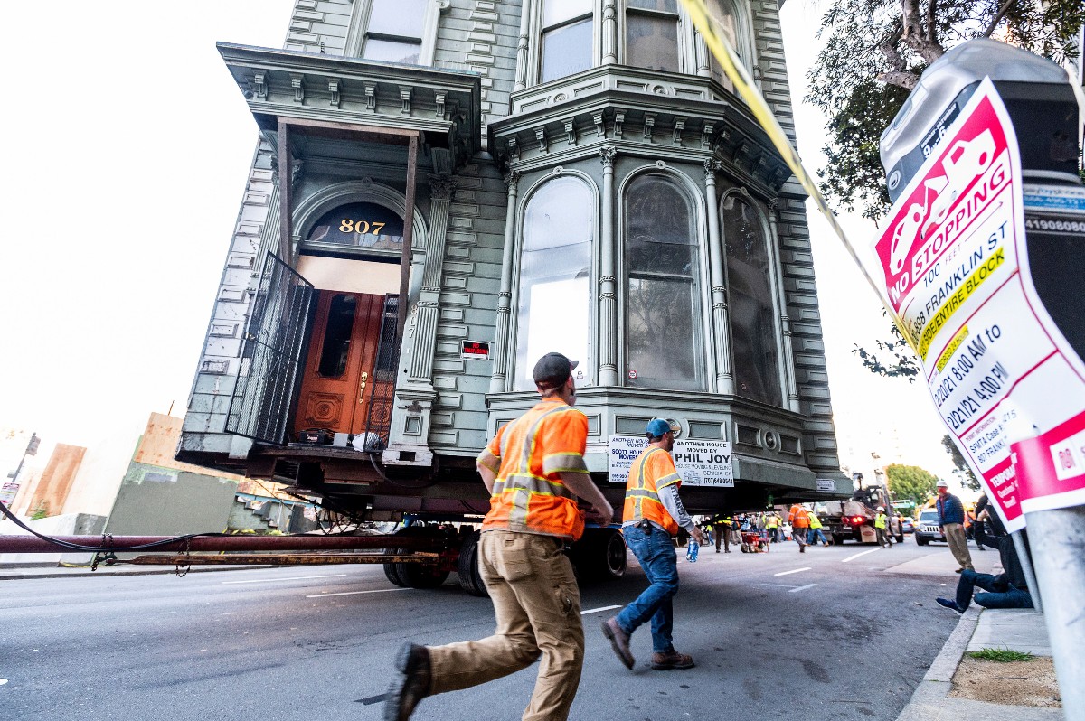 139-Year-Old House Rolls to New San Francisco Address
