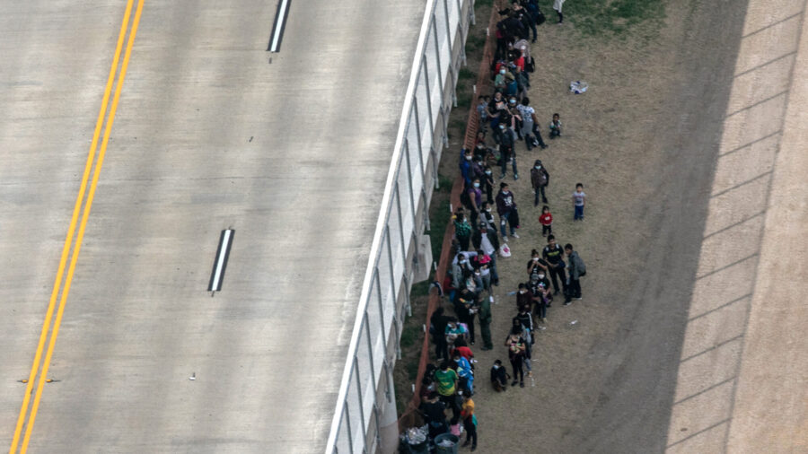 Mexico, US Discuss Stemming Migrant Surge