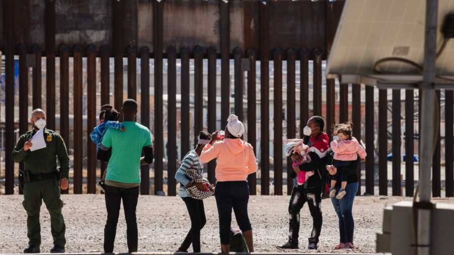 GOP Lawmakers Tour Children’s Border Facility