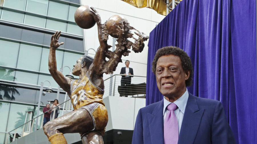 Elgin Baylor, Silky-Smooth Lakers Hall of Famer, Dies at 86