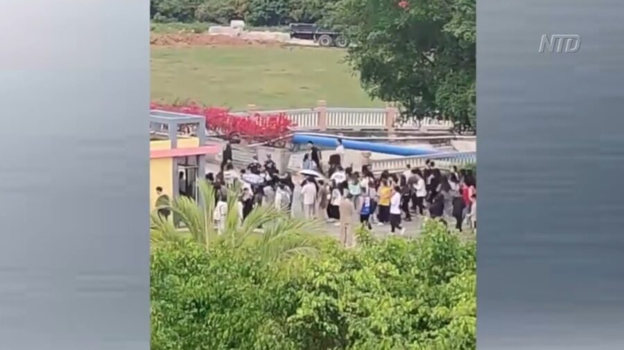 Students Flee Campus Amid Guangdong College Lockdown