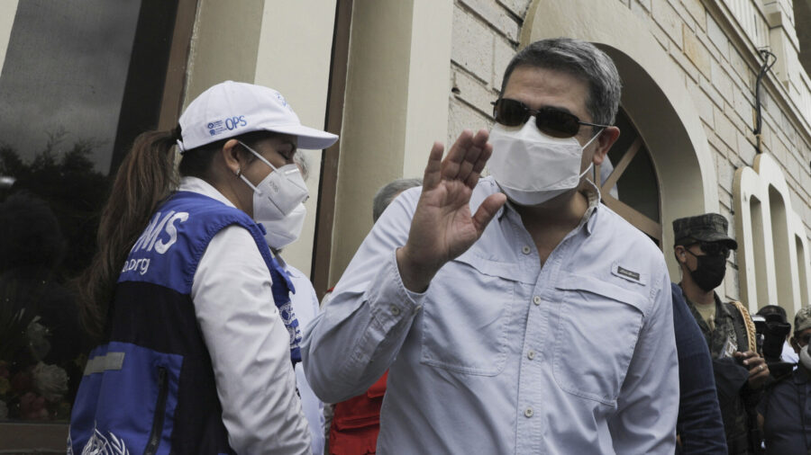 Accountant Testifies He Saw Honduras President Allegedly Take Bribes