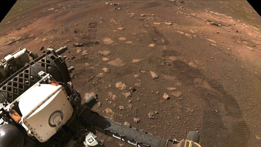 NASA’s New Mars Rover Hits Dusty Red Road, 1st Trip 21 Feet