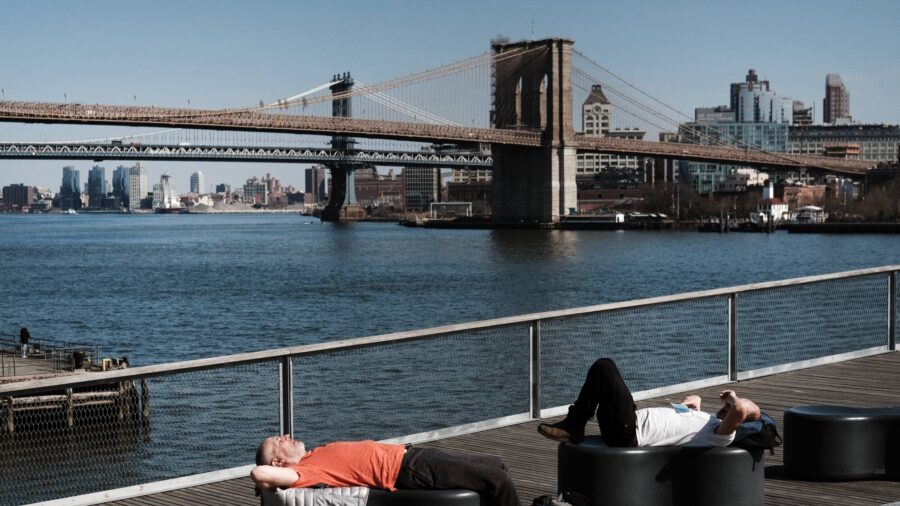 New Yorkers Enjoy Preview of Spring