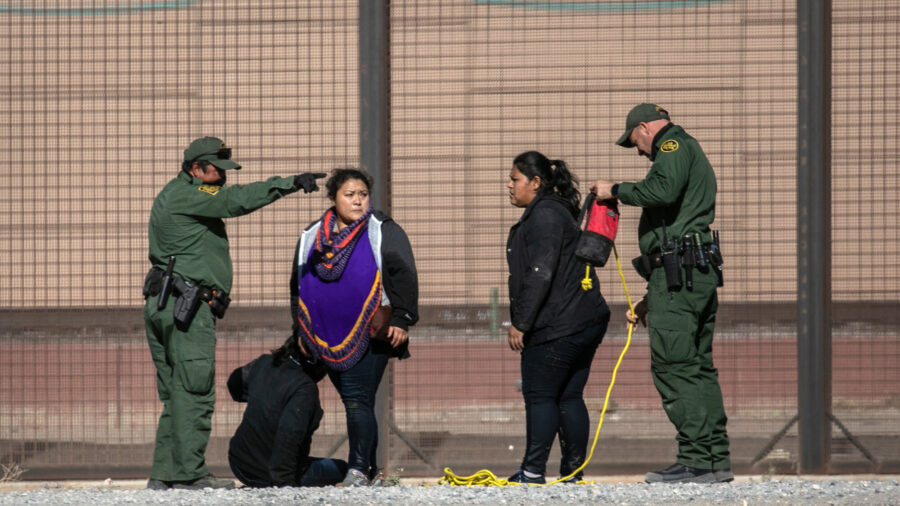 White House Giving Journalists ‘Zero Access’ to Border Patrol Operations: Photographer