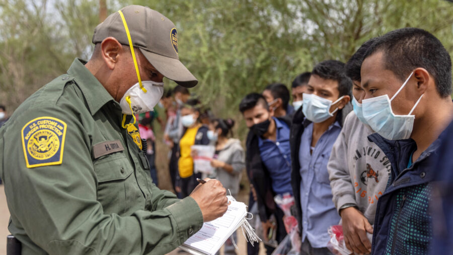 Fed's $50 Million Deal to House Unaccompanied Minors
