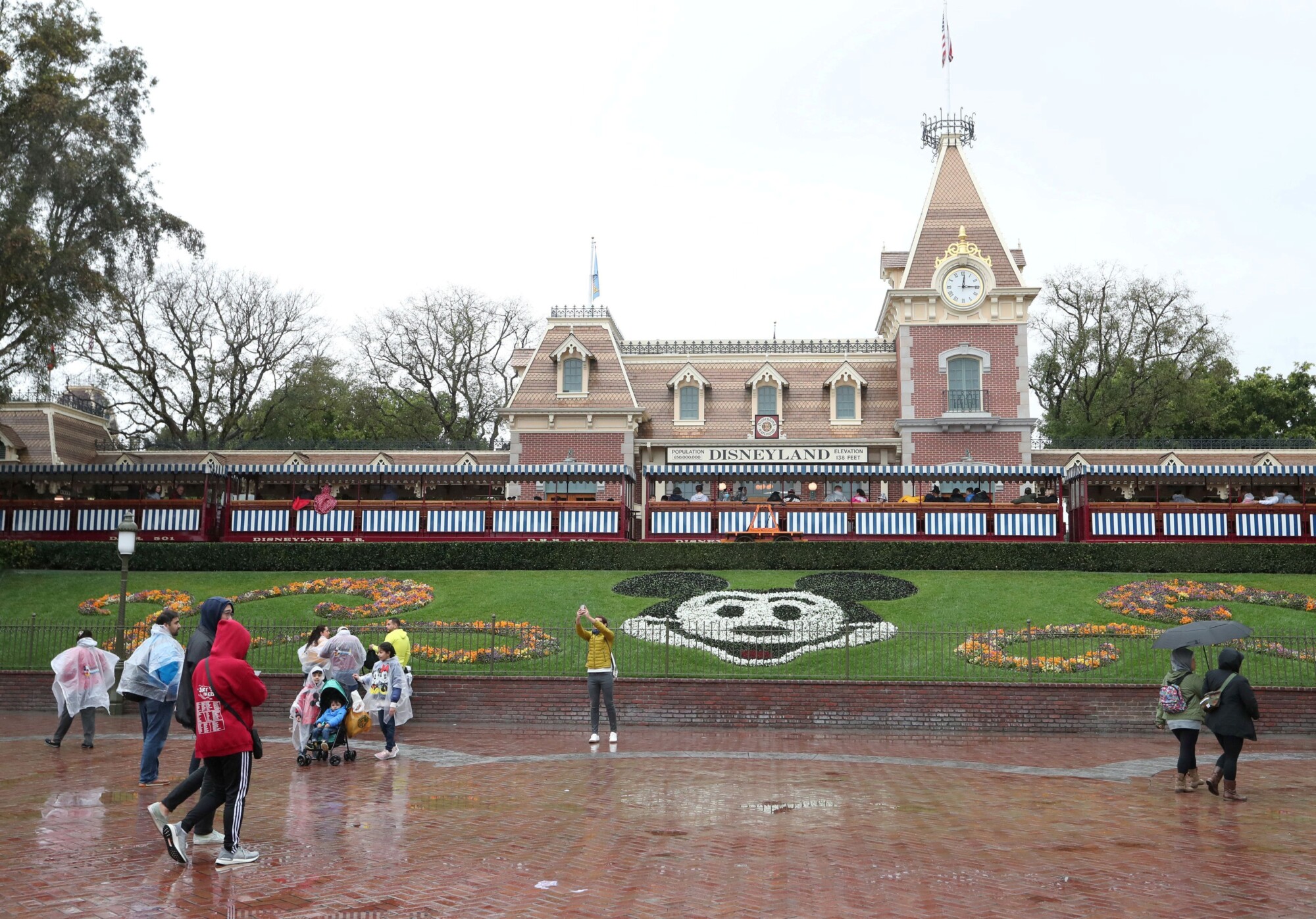 Disneyland Theme Parks in California to Reopen April 30