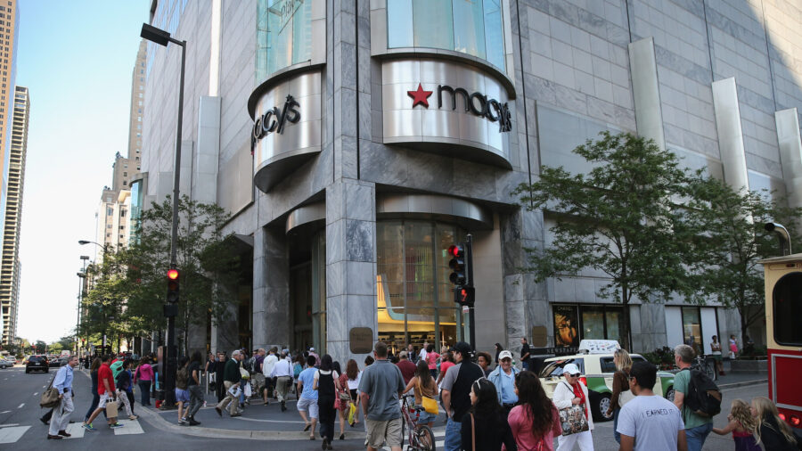 Visitors React to Closures in Chicago's Magnificent Mile