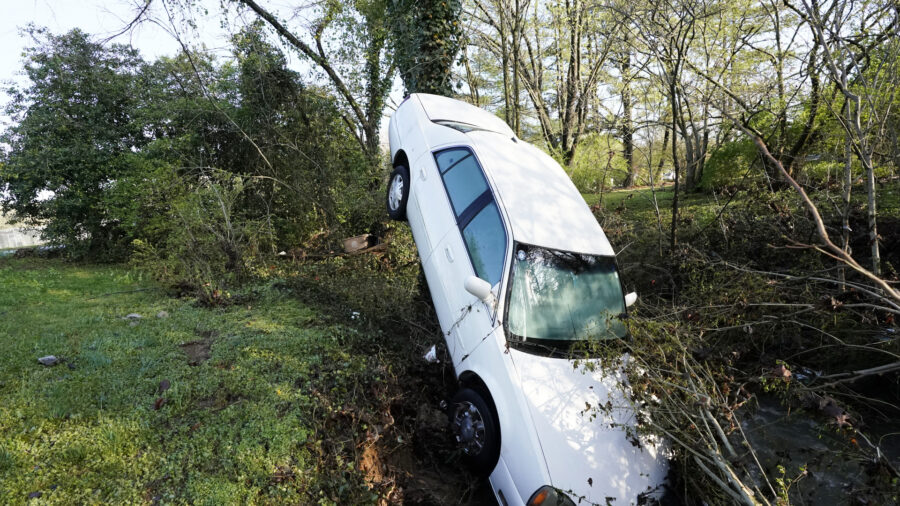 Record Rains Cause Flash Flooding in Tennessee; 4 Dead