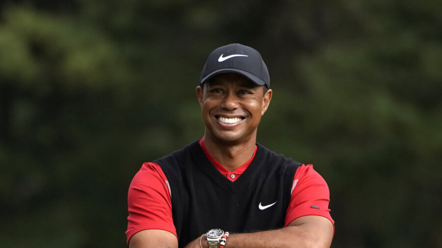 Woods Posts First Video of Him Practicing Since February Car Crash