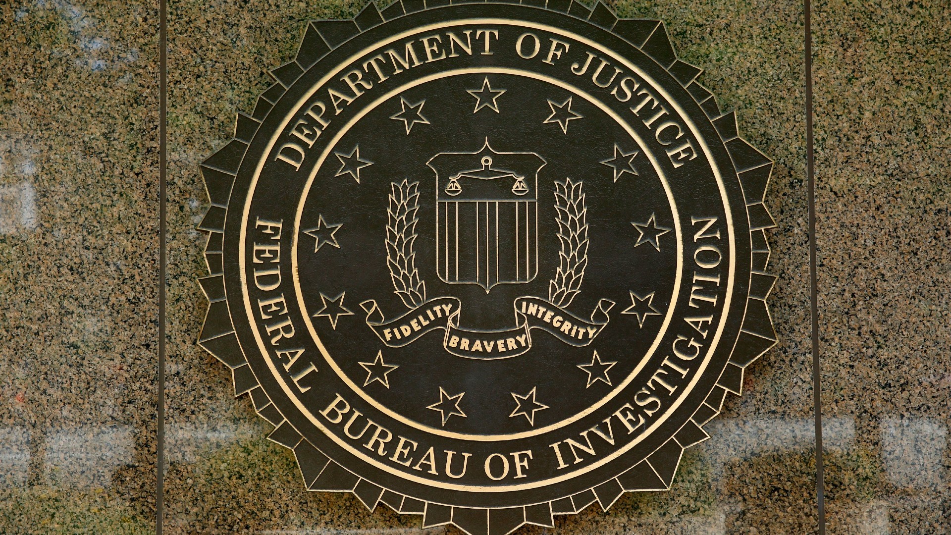 Former FBI Agent Seeking Probation After Admitting to Destroying Evidence