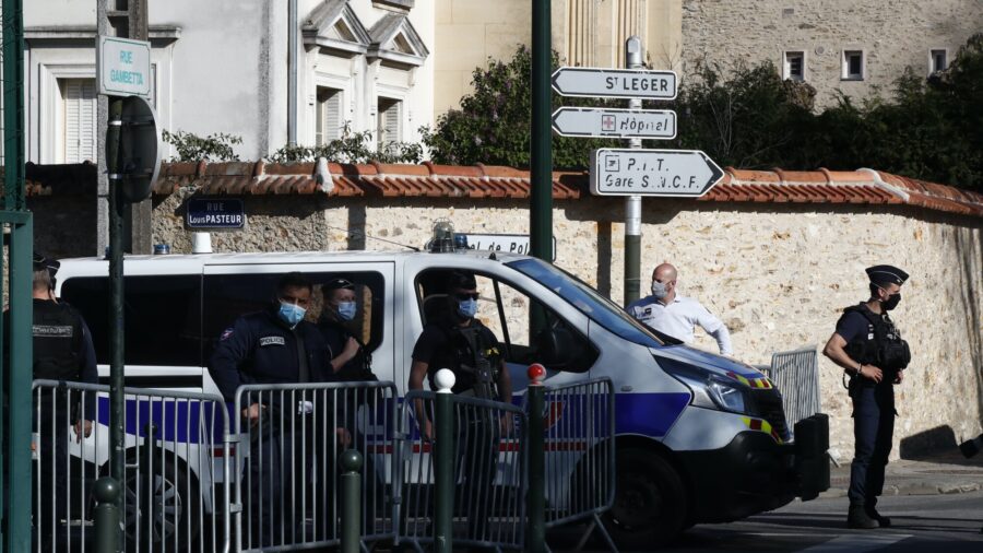 4 Held as French Investigate Suspected Islamic Terrorist Attack at Police Station, Female Officer Killed